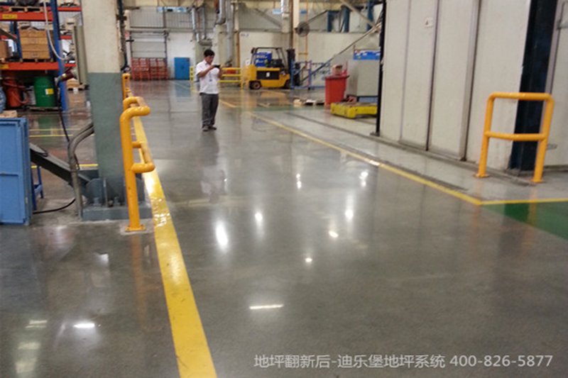 地坪工程是指在建筑物内部或外部地面上进行的一种专业施工活动,旨在提高地面的平整度、强度和美观性。